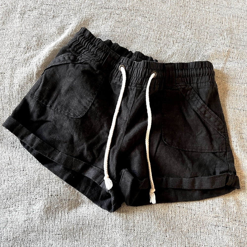 Black shorts 55% linen 45% rayon Size Medium